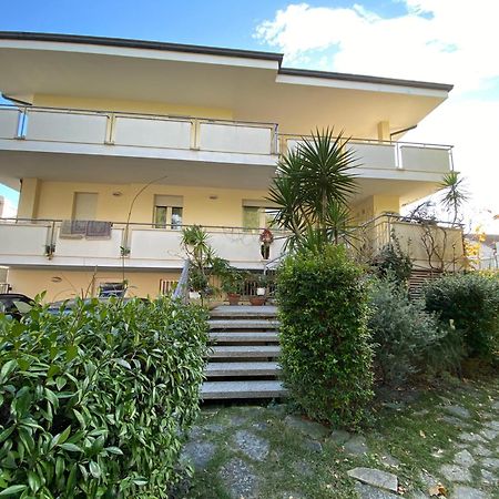 La Terrazza Sul Tetto Apartment Porto San Giorgio Exterior photo