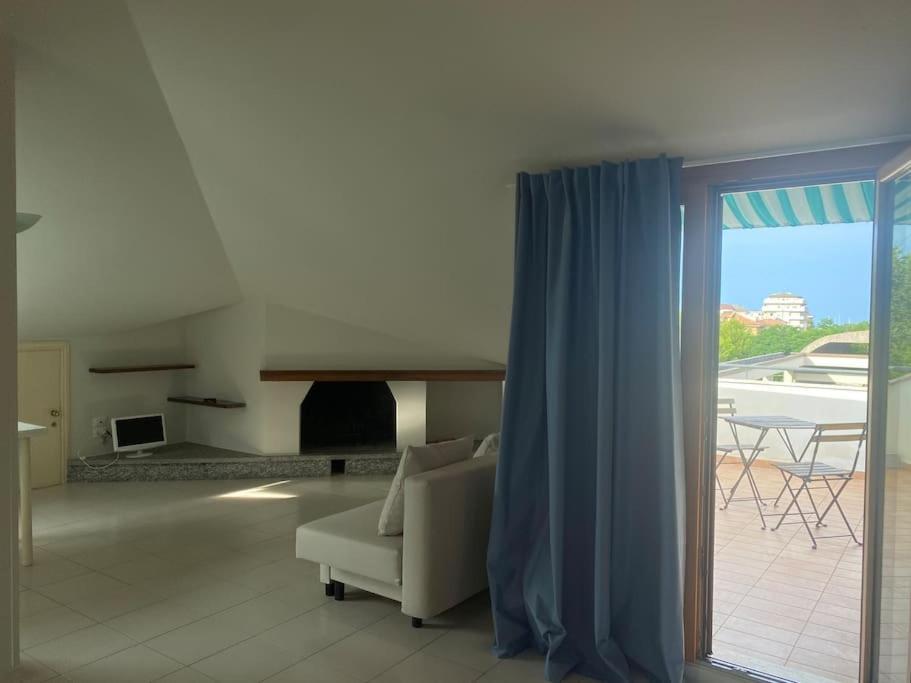 La Terrazza Sul Tetto Apartment Porto San Giorgio Exterior photo